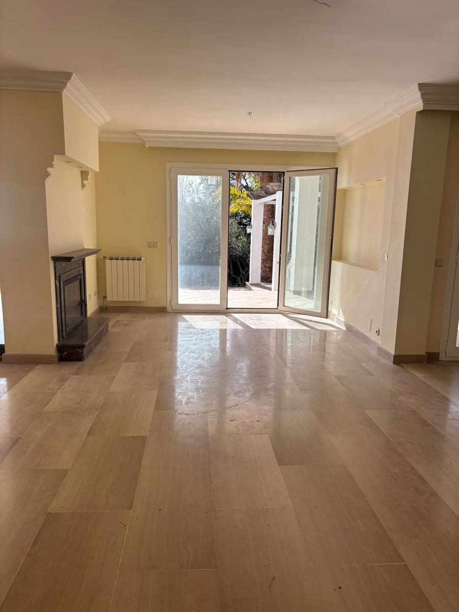 8 bedroom Villa for sale in Ojen with pool - € 1,350,000 (Ref: 9721488)