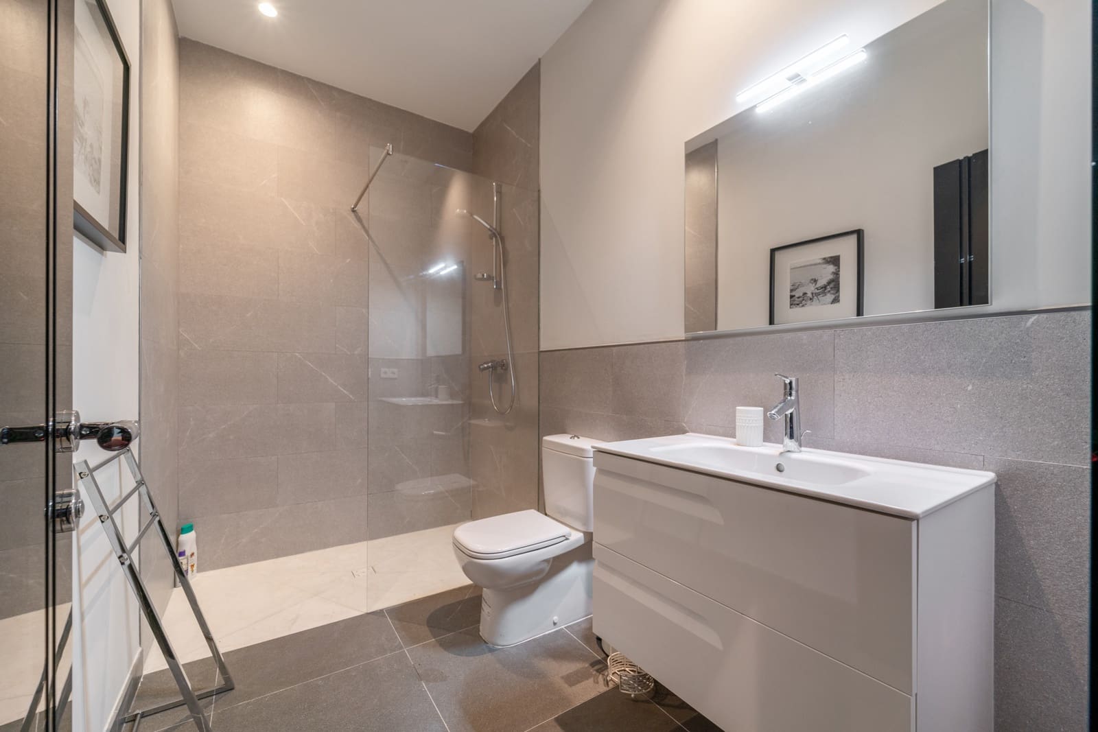 5 bedroom Villa for rent in Benahavis with pool garage - € 22,000 (Ref: 9731214)