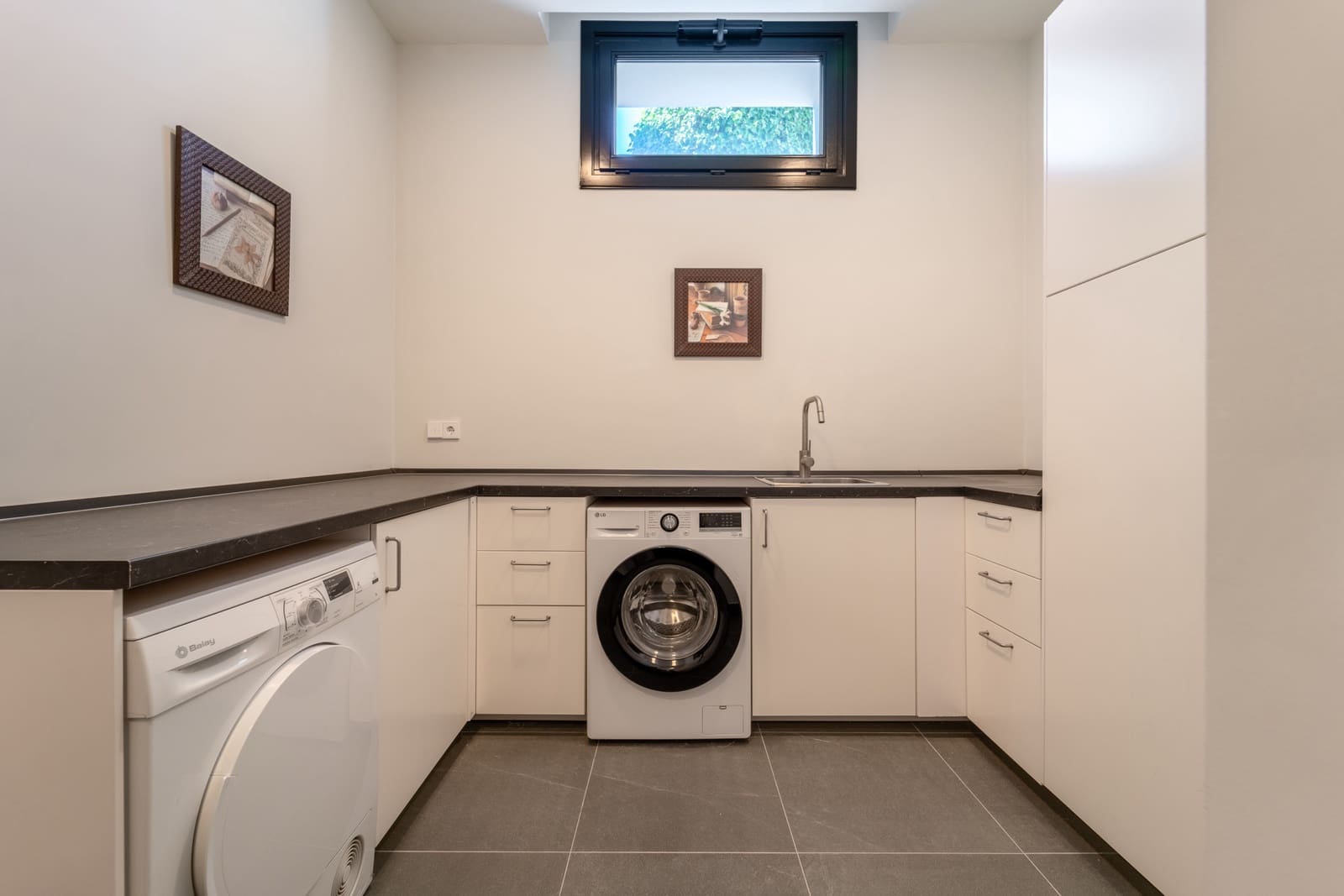 5 bedroom Villa for rent in Benahavis with pool garage - € 22,000 (Ref: 9731214)