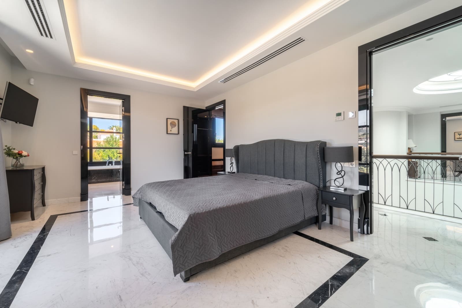 5 bedroom Villa for rent in Benahavis with pool garage - € 22,000 (Ref: 9731214)