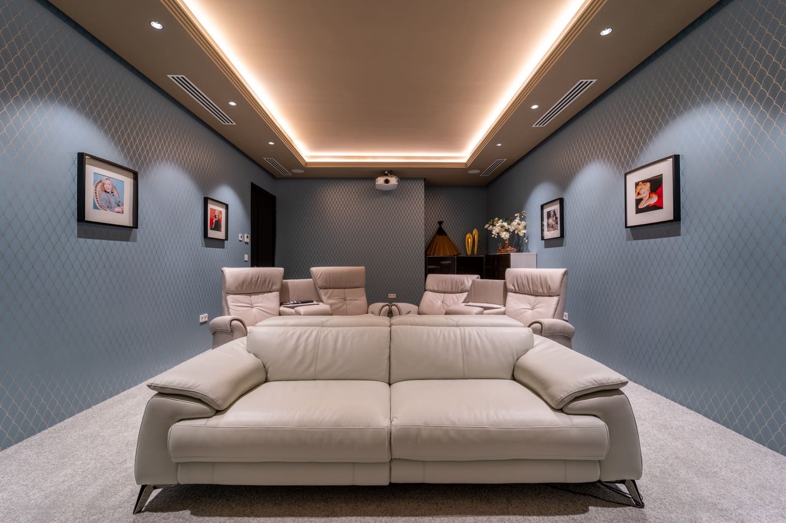 5 bedroom Villa for rent in Benahavis with pool garage - € 22,000 (Ref: 9731214)