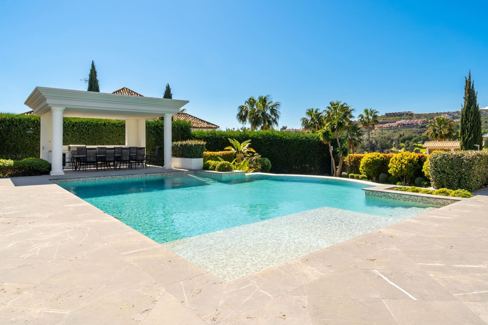 5 bedroom Villa for rent in Benahavis with pool garage - € 22,000 (Ref: 9731214)