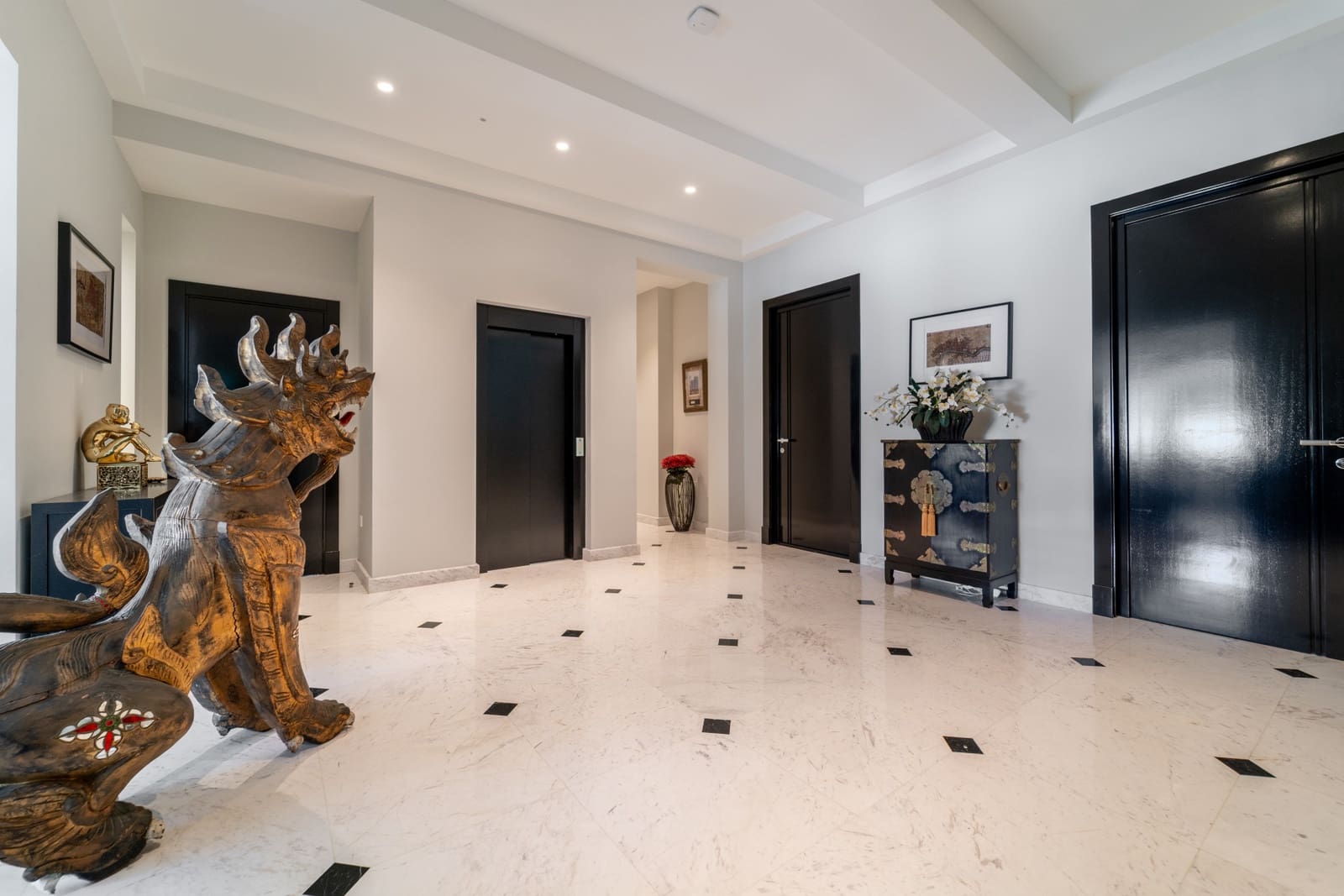 5 bedroom Villa for rent in Benahavis with pool garage - € 22,000 (Ref: 9731214)