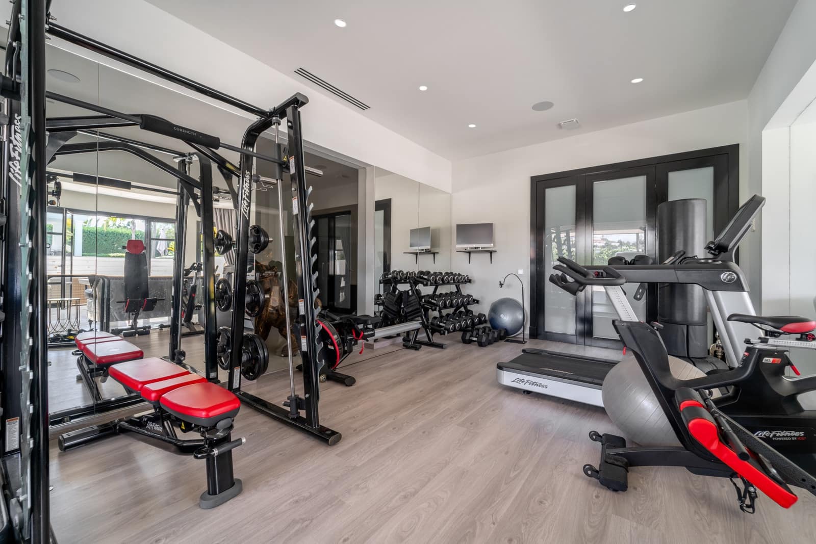 5 bedroom Villa for rent in Benahavis with pool garage - € 22,000 (Ref: 9731214)