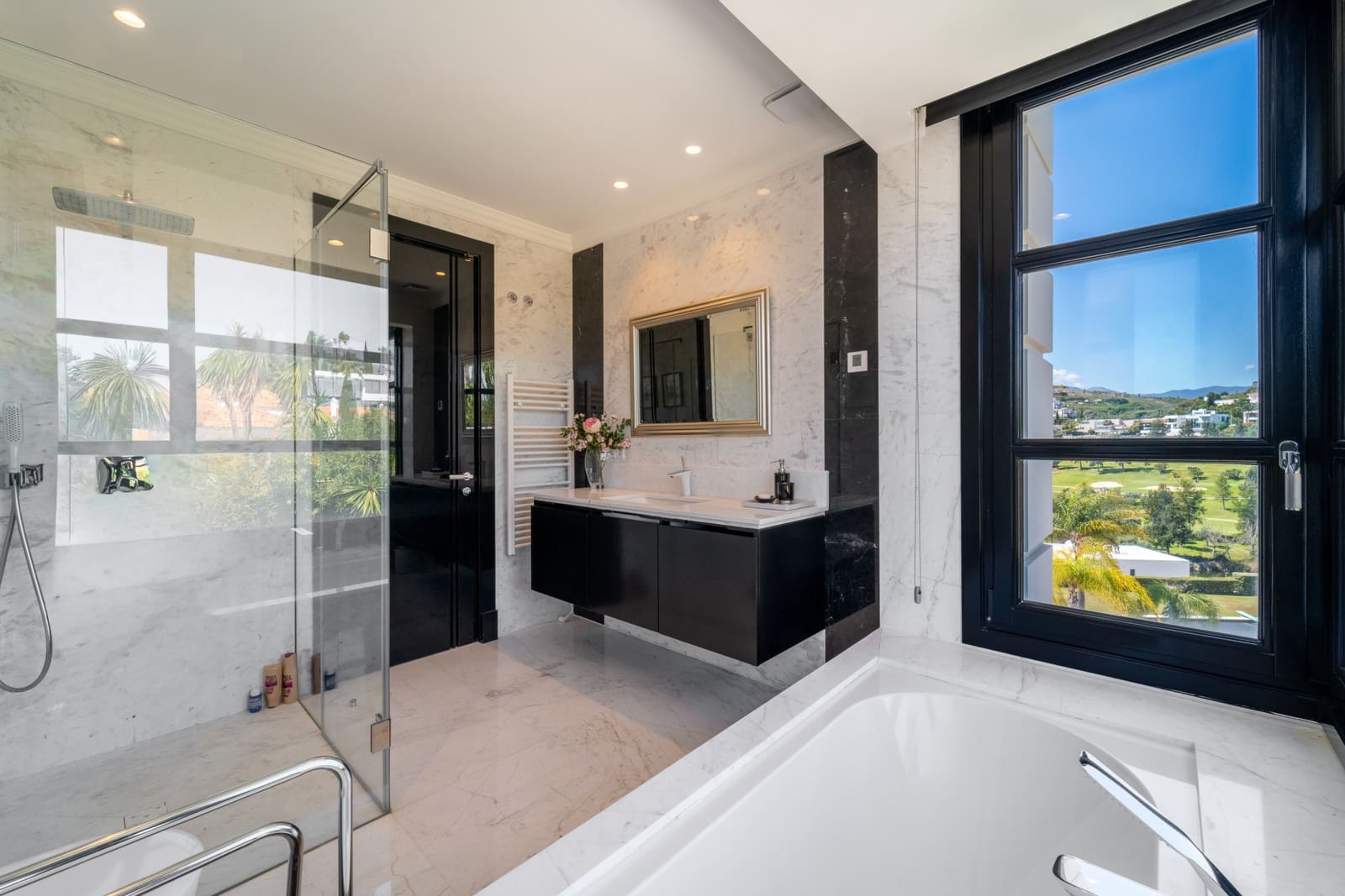 5 bedroom Villa for rent in Benahavis with pool garage - € 22,000 (Ref: 9731214)