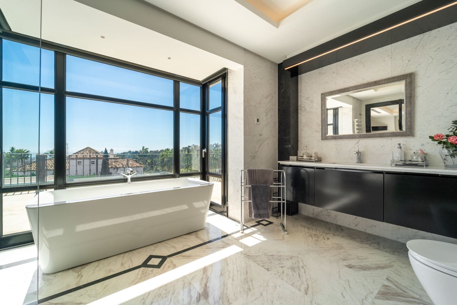 5 bedroom Villa for rent in Benahavis with pool garage - € 22,000 (Ref: 9731214)