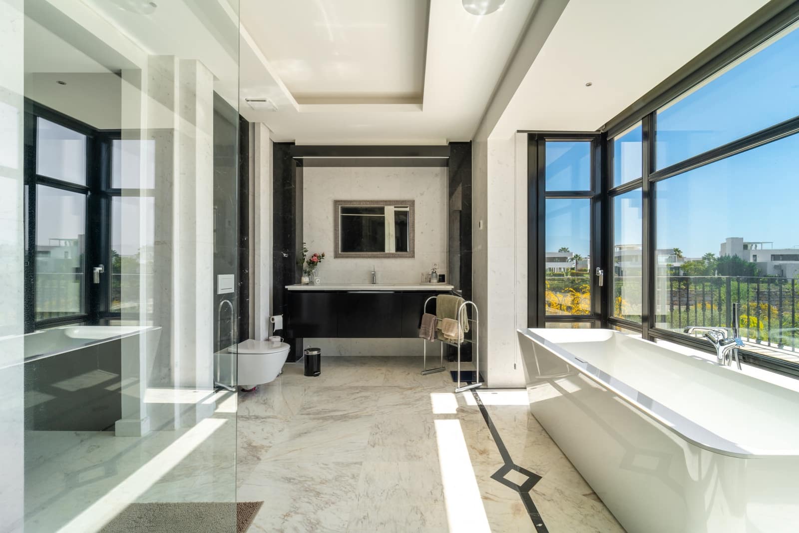 5 bedroom Villa for rent in Benahavis with pool garage - € 22,000 (Ref: 9731214)