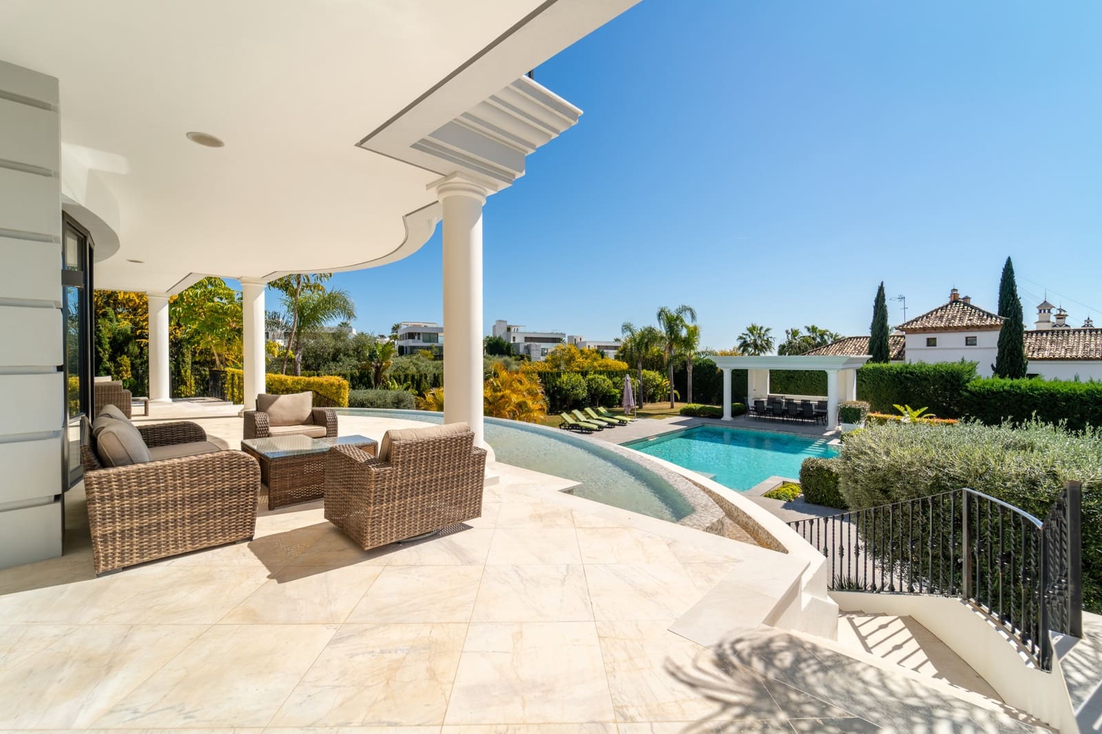 5 bedroom Villa for rent in Benahavis with pool garage - € 22,000 (Ref: 9731214)