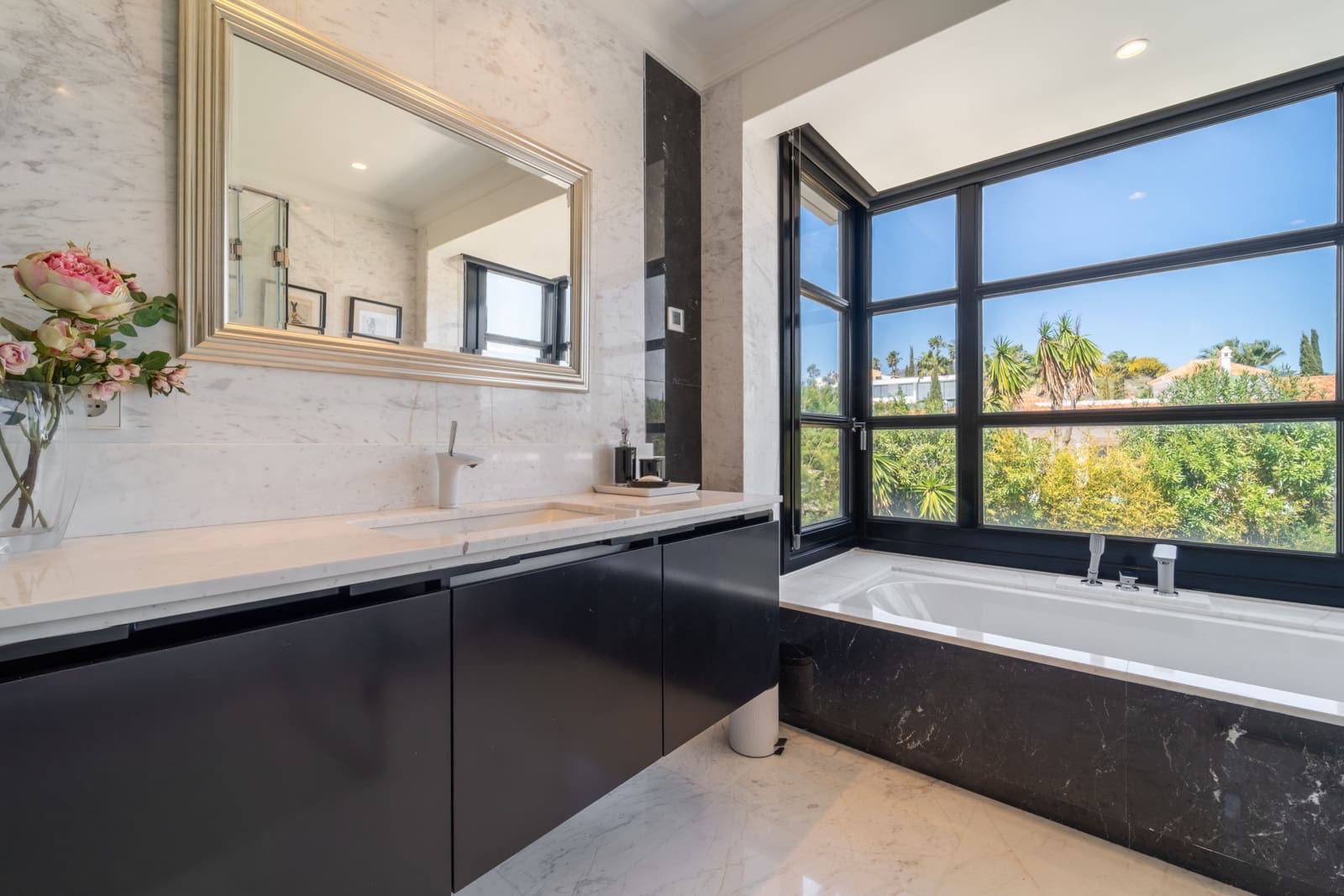 5 bedroom Villa for rent in Benahavis with pool garage - € 22,000 (Ref: 9731214)