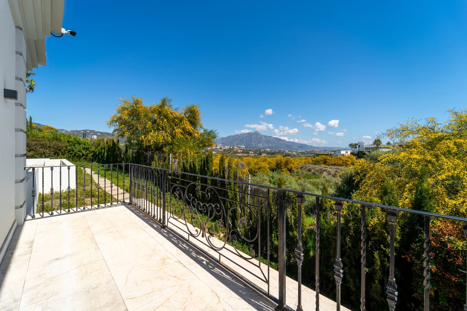 5 bedroom Villa for rent in Benahavis with pool garage - € 22,000 (Ref: 9731214)