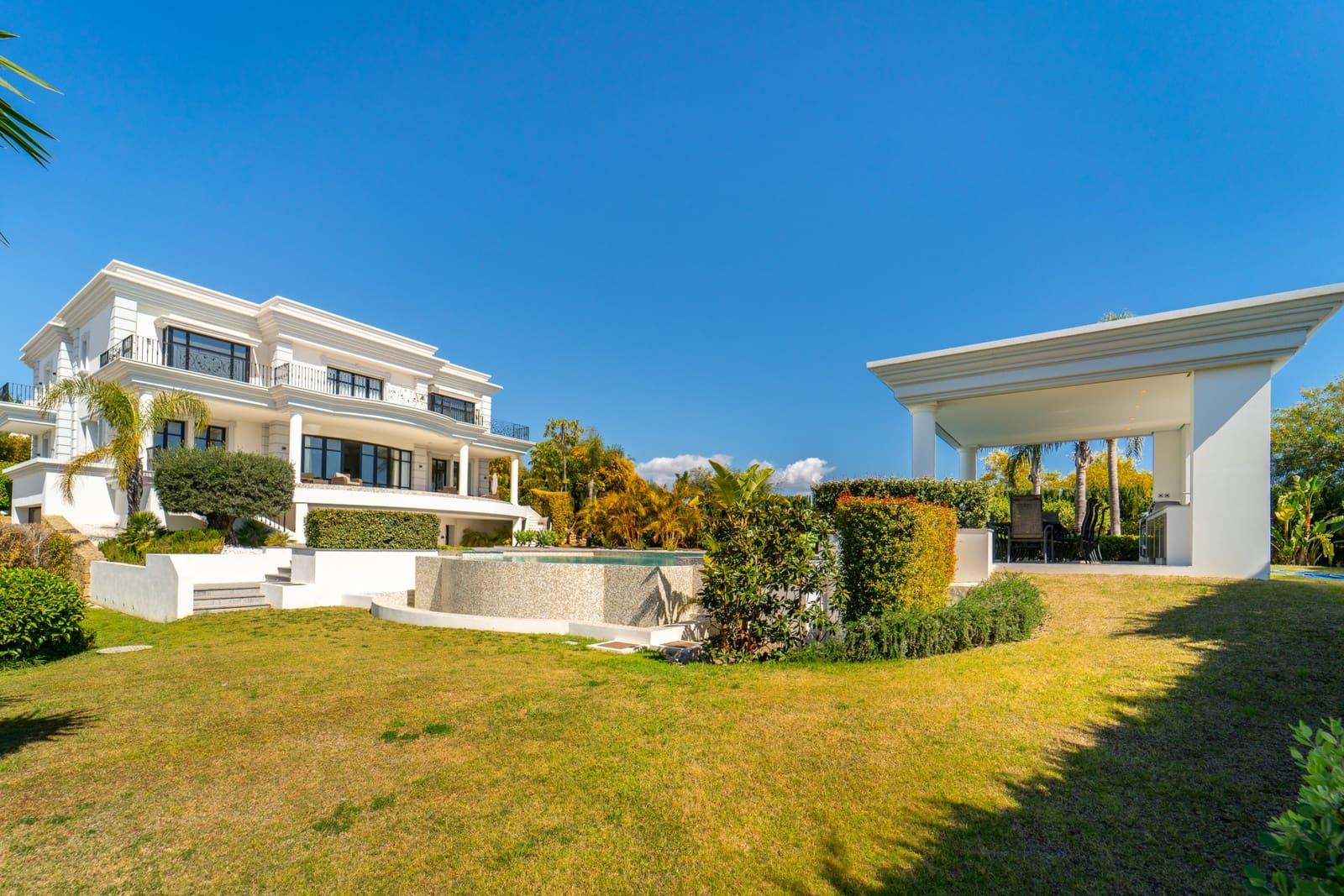 5 bedroom Villa for rent in Benahavis with pool garage - € 22,000 (Ref: 9731214)