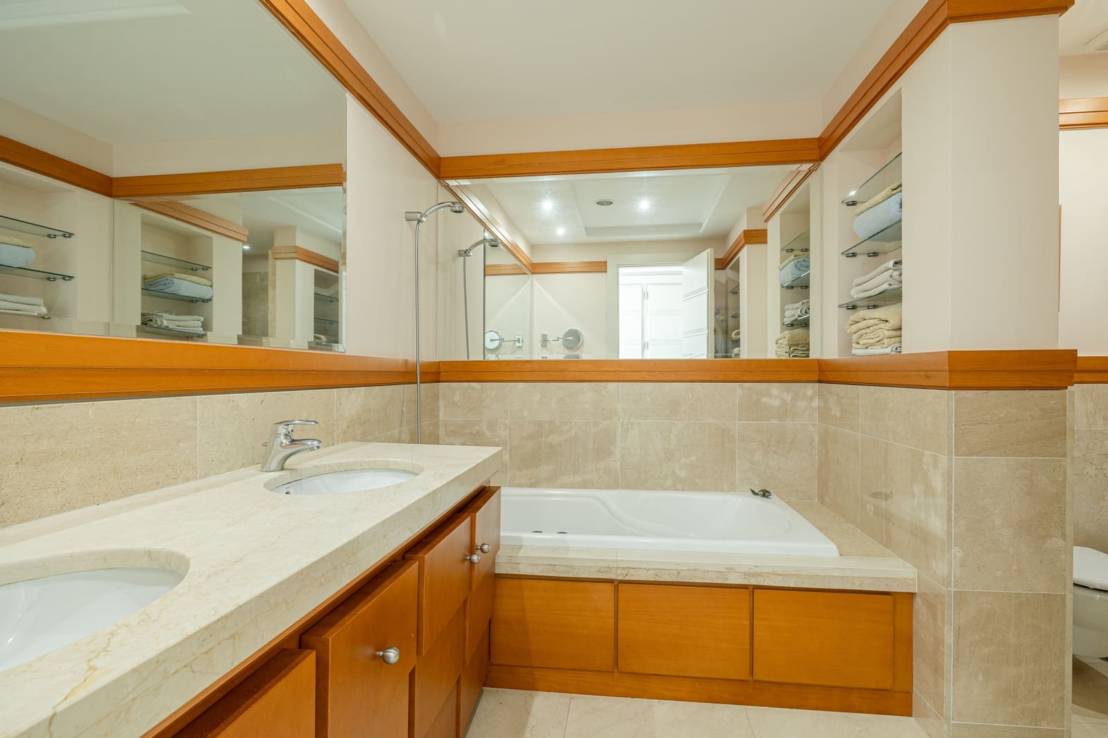 2 bedroom Apartment for sale in Marbella with pool garage - € 2,680,000 (Ref: 9731897)