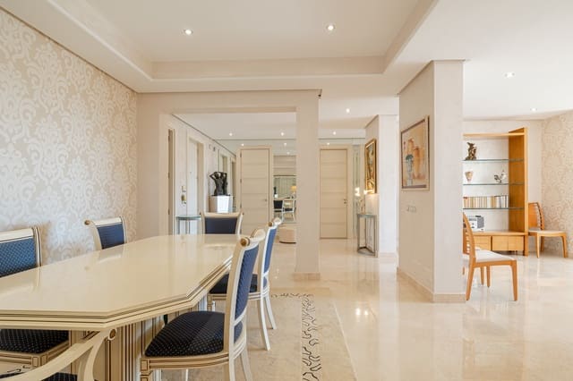 2 makuuhuone Huoneisto myytävänä paikassa Marbella mukana uima-altaan 
autotalli - 2 680 000 € (Ref: 9731897)