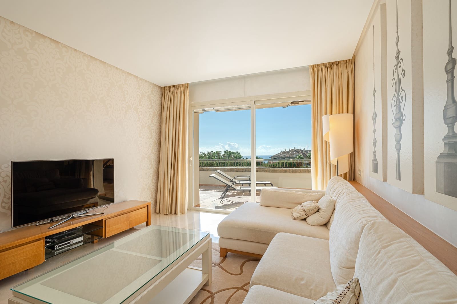 2 bedroom Apartment for sale in Marbella with pool garage - € 2,680,000 (Ref: 9731897)