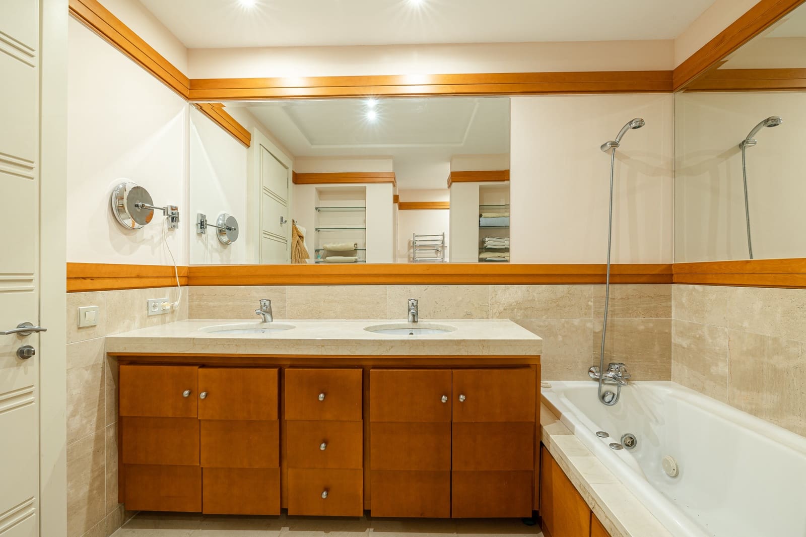 2 bedroom Apartment for sale in Marbella with pool garage - € 2,680,000 (Ref: 9731897)