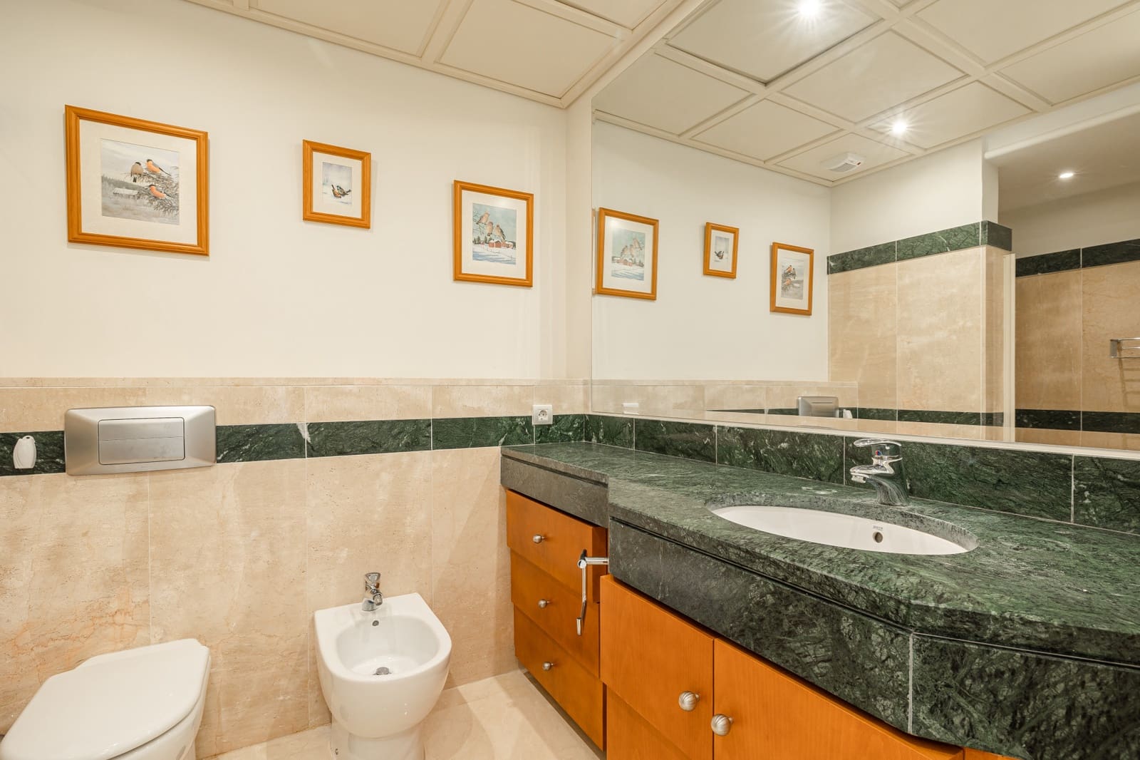 2 bedroom Apartment for sale in Marbella with pool garage - € 2,680,000 (Ref: 9731897)