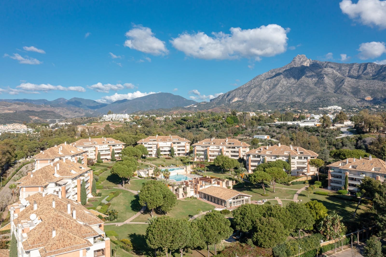 2 bedroom Apartment for sale in Marbella with pool garage - € 2,680,000 (Ref: 9731897)