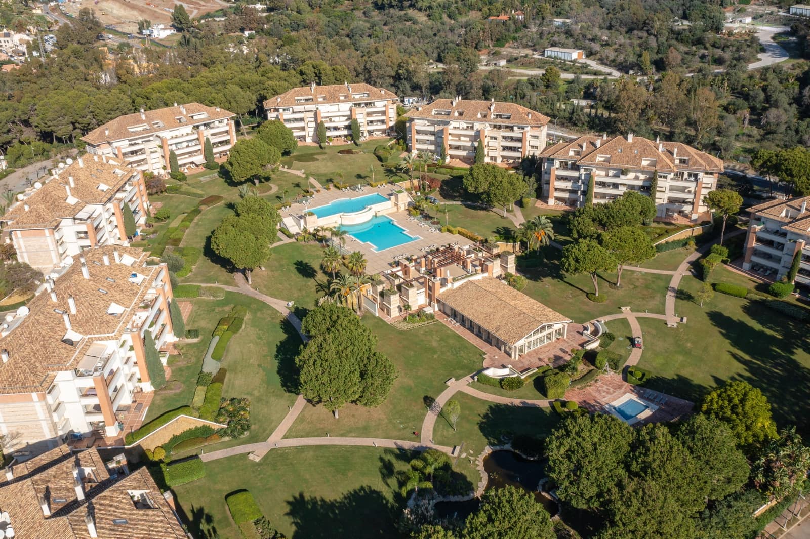 2 bedroom Apartment for sale in Marbella with pool garage - € 2,680,000 (Ref: 9731897)
