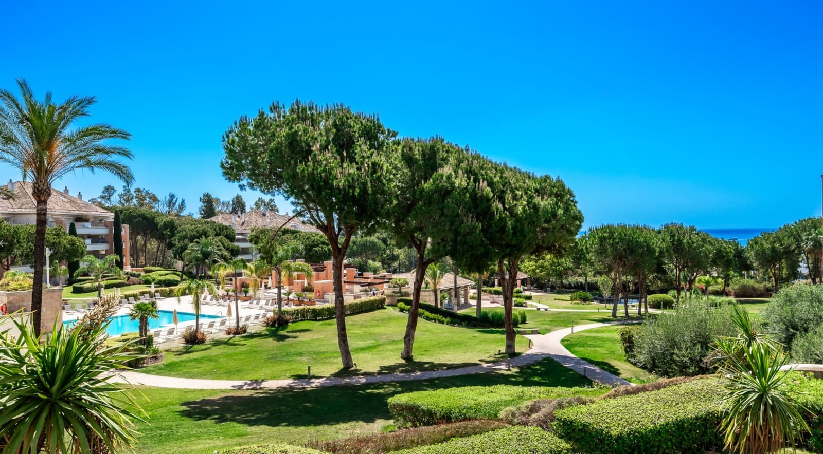 2 bedroom Apartment for sale in Marbella with pool garage - € 2,680,000 (Ref: 9731897)