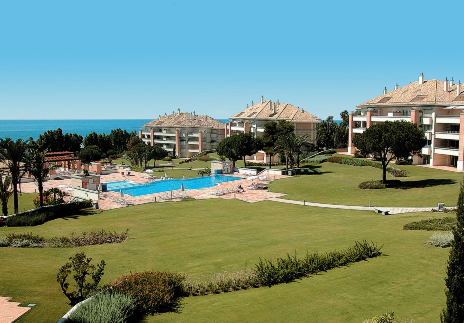2 bedroom Apartment for sale in Marbella with pool garage - € 2,680,000 (Ref: 9731897)