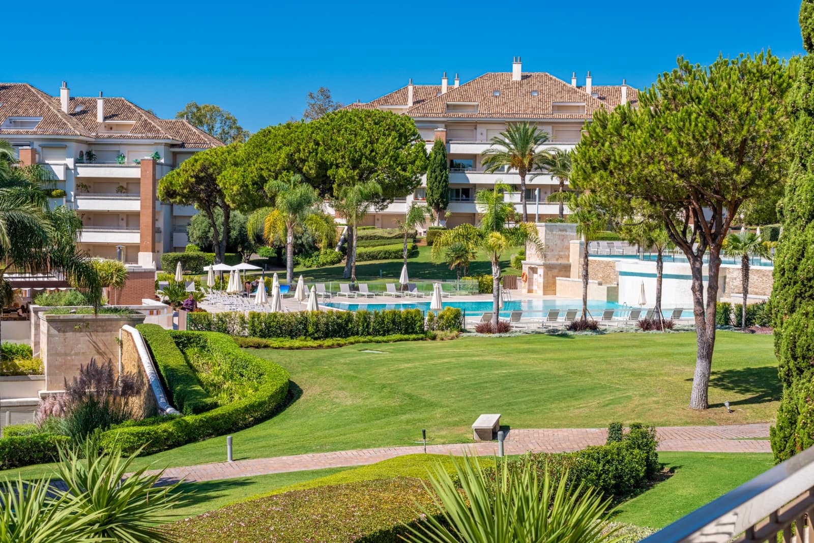 2 bedroom Apartment for sale in Marbella with pool garage - € 2,680,000 (Ref: 9731897)