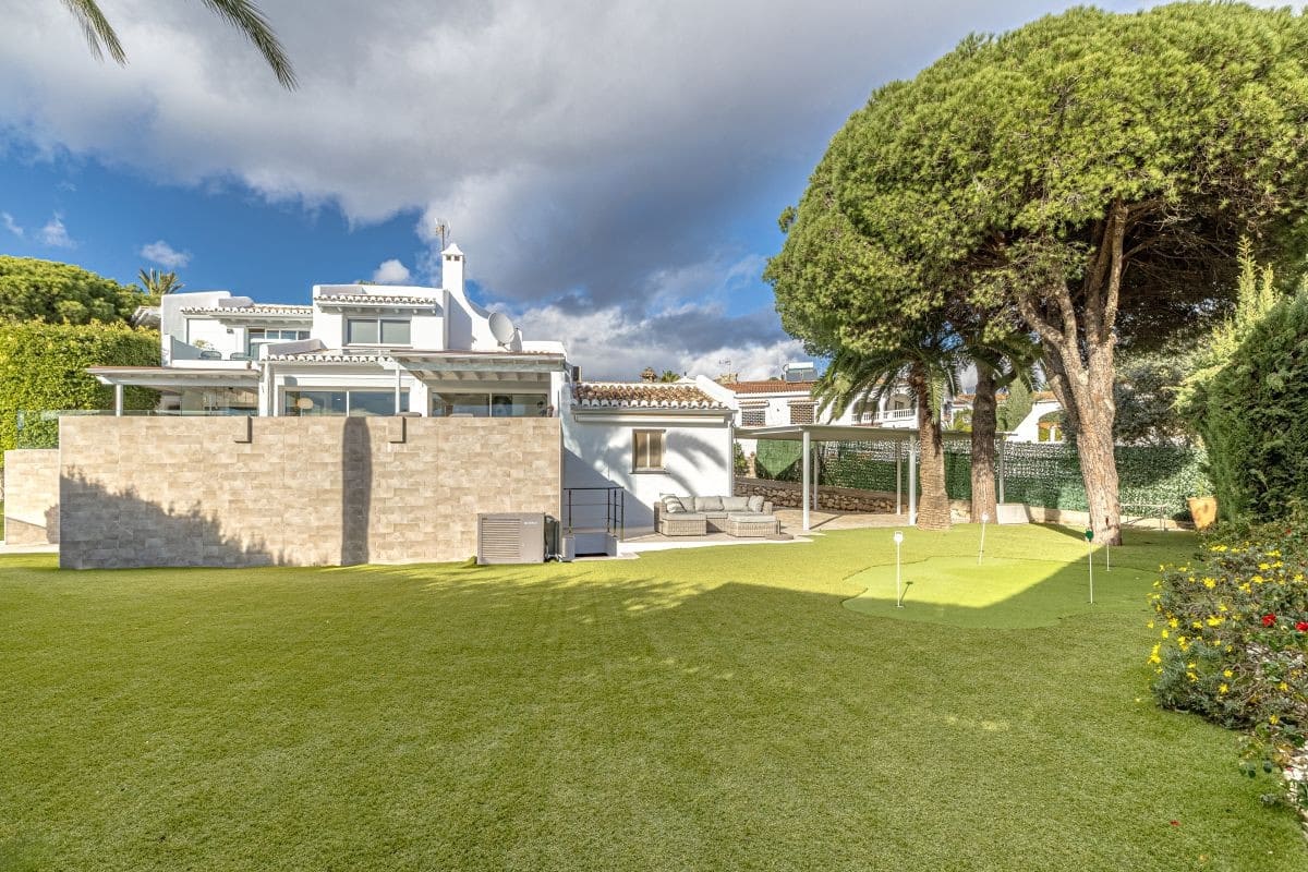 4 soverom Villa til salgs i Marbella med svømmebasseng garasje - € 2 495 000 (Ref: 9731898)