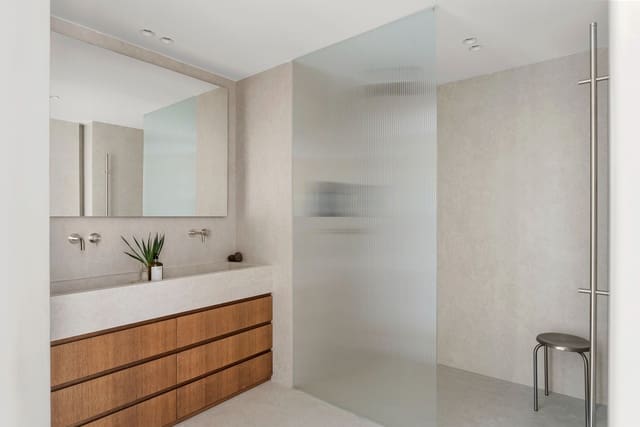 4 bedroom Apartment for sale in Marbella with pool - € 2,250,000 (Ref: 9731899)