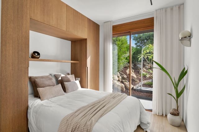 4 bedroom Apartment for sale in Marbella with pool - € 2,250,000 (Ref: 9731899)