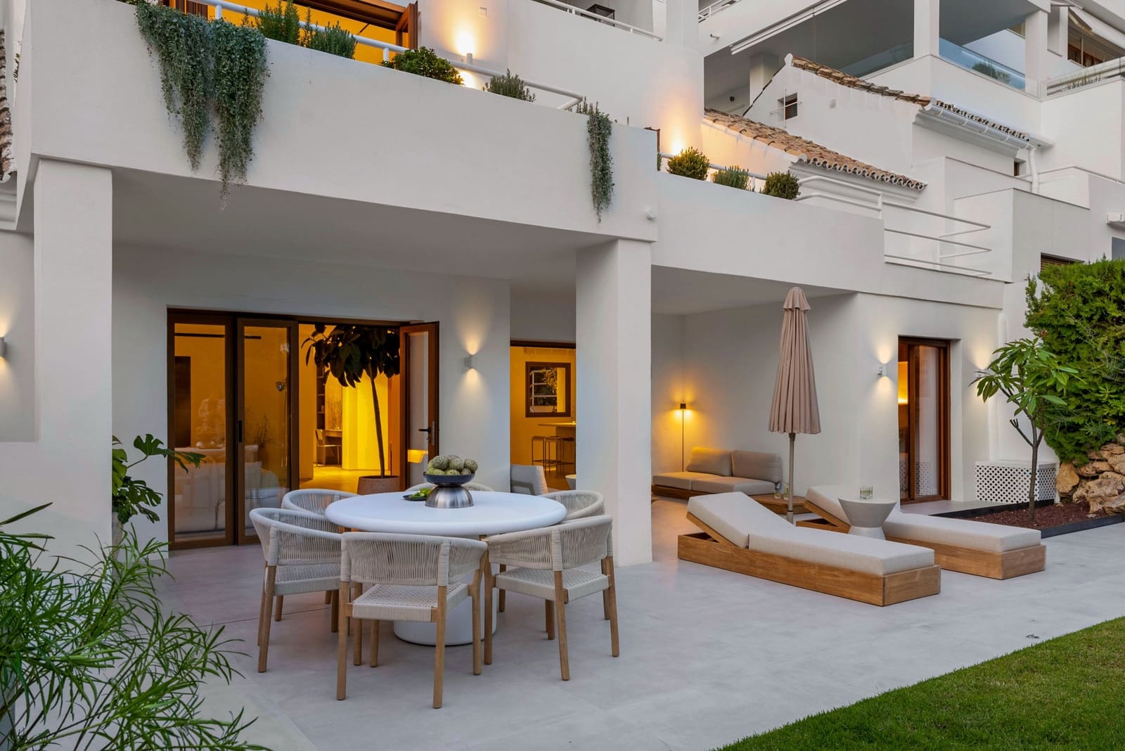 4 bedroom Apartment for sale in Marbella with pool - € 2,250,000 (Ref: 9731899)