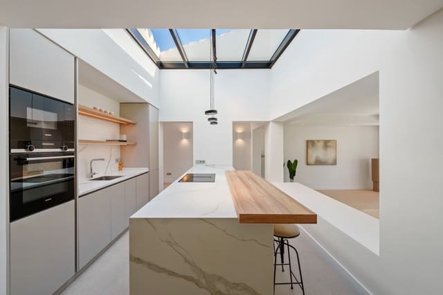 5 sypialnia Willa na sprzedaż w Marbella z basenem garażem - 3 895 000 € (Ref: 9731900)