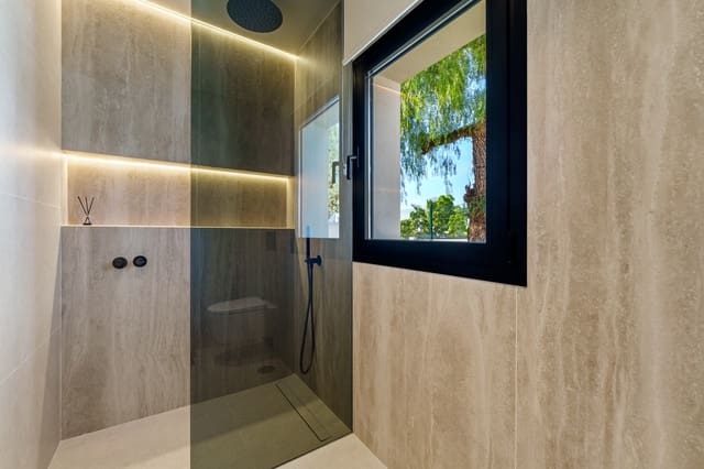 5 sypialnia Willa na sprzedaż w Marbella z basenem garażem - 3 895 000 € (Ref: 9731900)