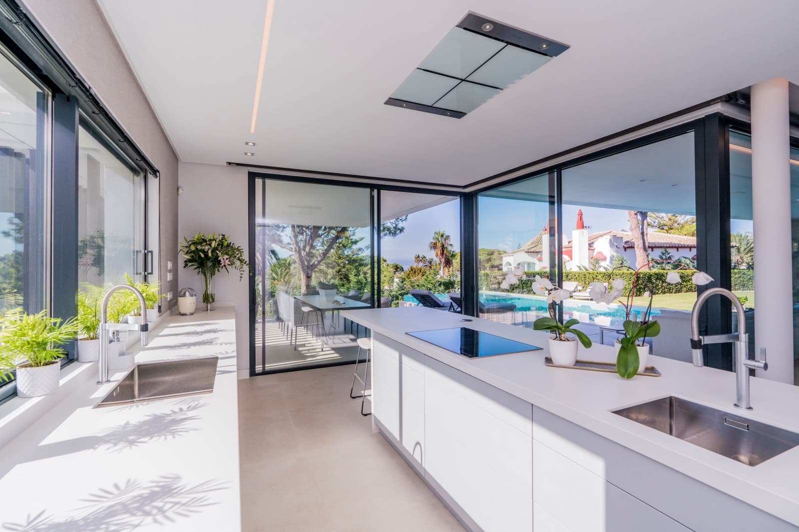 6 sypialnia Willa na sprzedaż w Marbella z basenem garażem - 6 250 000 € (Ref: 9735389)