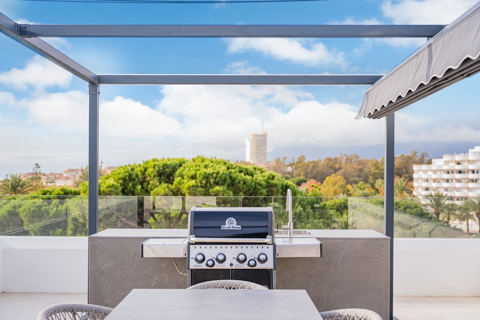 6 sypialnia Willa na sprzedaż w Marbella z basenem garażem - 6 250 000 € (Ref: 9735389)