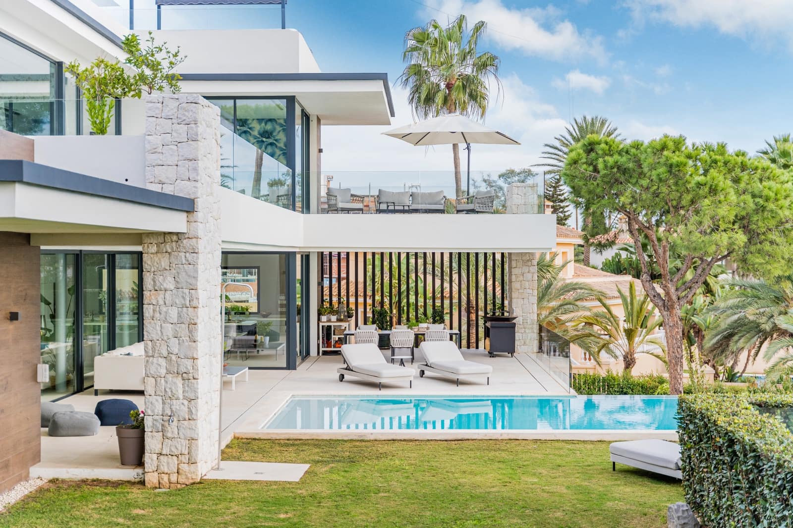 6 sypialnia Willa na sprzedaż w Marbella z basenem garażem - 6 250 000 € (Ref: 9735389)