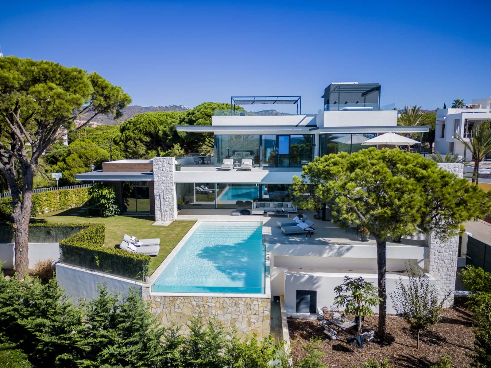 6 sypialnia Willa na sprzedaż w Marbella z basenem garażem - 6 250 000 € (Ref: 9735389)