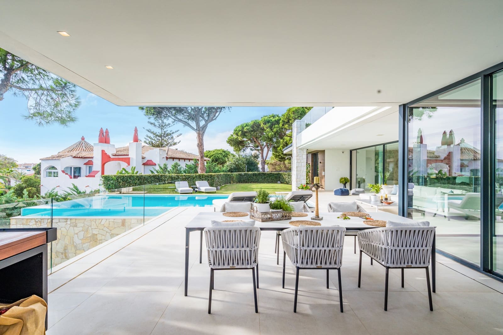 6 sypialnia Willa na sprzedaż w Marbella z basenem garażem - 6 250 000 € (Ref: 9735389)