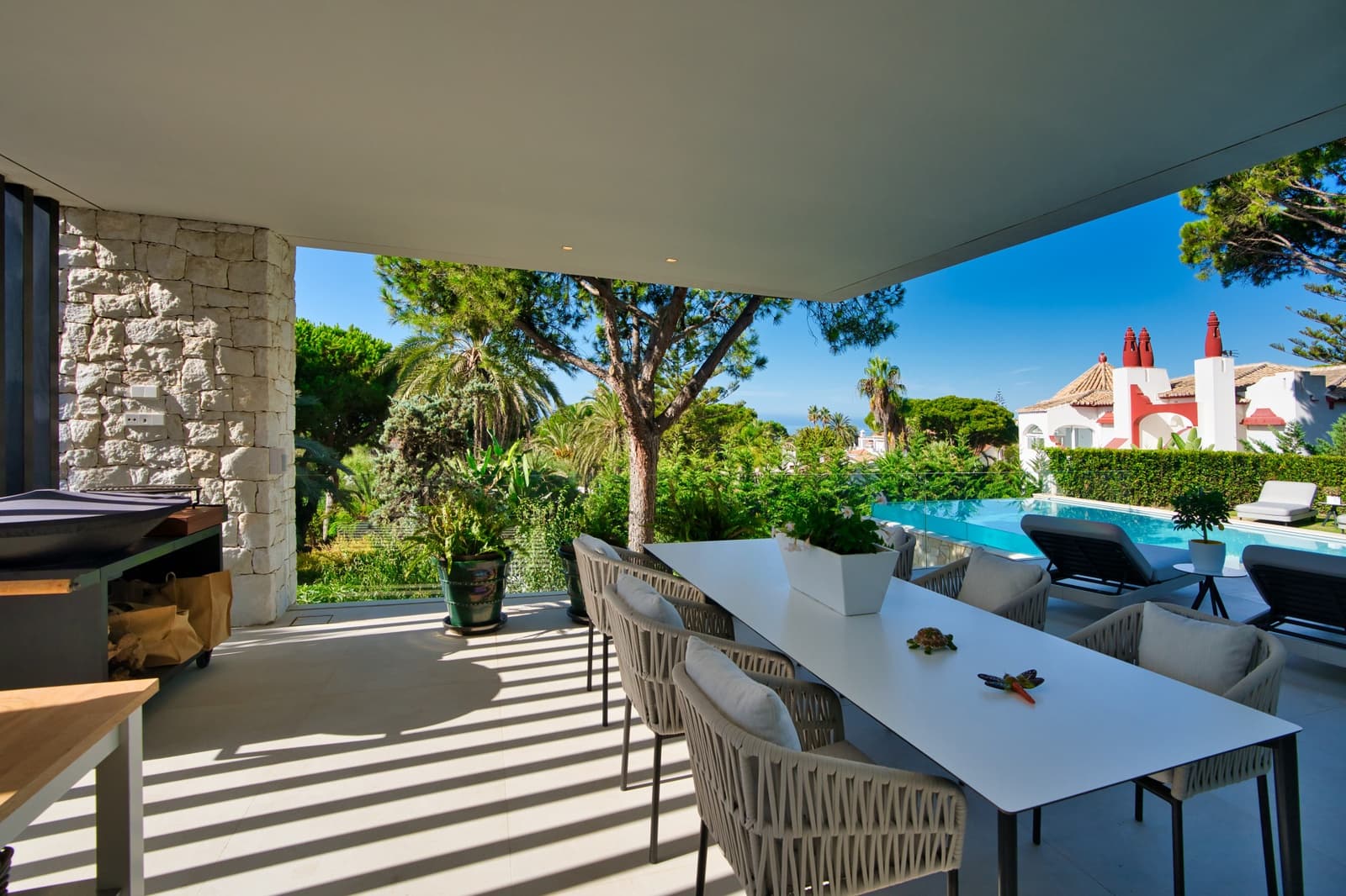 6 bedroom Villa for sale in Marbella with pool garage - € 6,250,000 (Ref: 9735389)