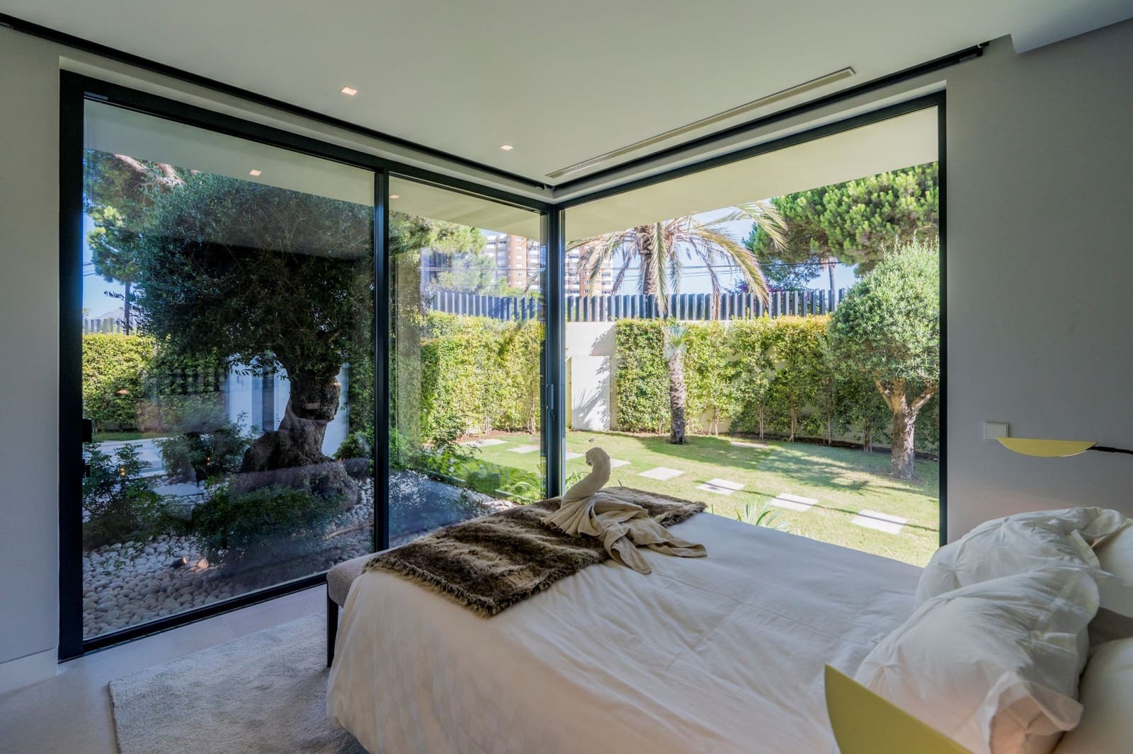 6 bedroom Villa for sale in Marbella with pool garage - € 6,250,000 (Ref: 9735389)
