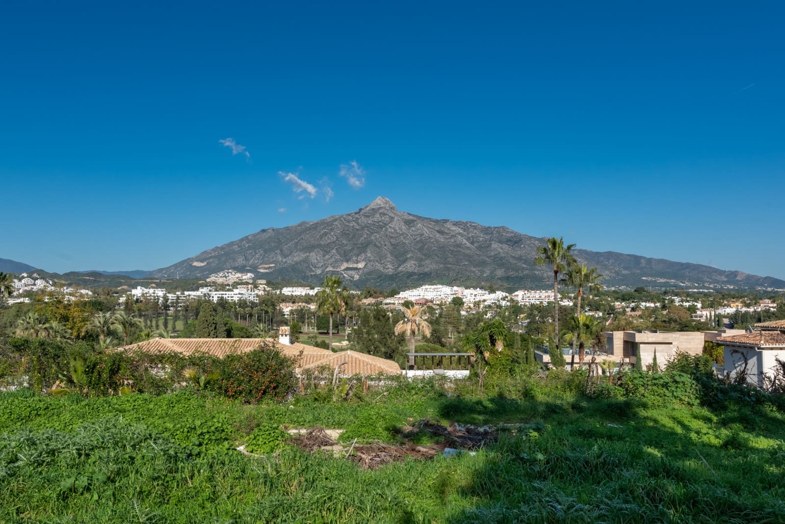 6 slaapkamer Villa te koop in Nueva Andalucia met zwembad garage - € 9.450.000 (Ref: 9738386)