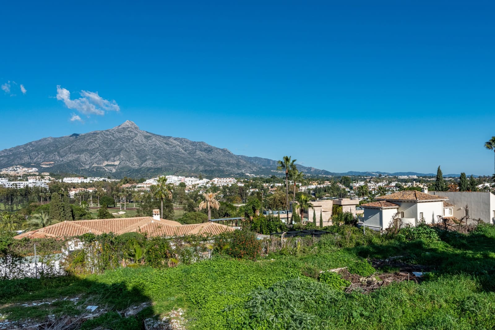 6 slaapkamer Villa te koop in Nueva Andalucia met zwembad garage - € 9.450.000 (Ref: 9738386)