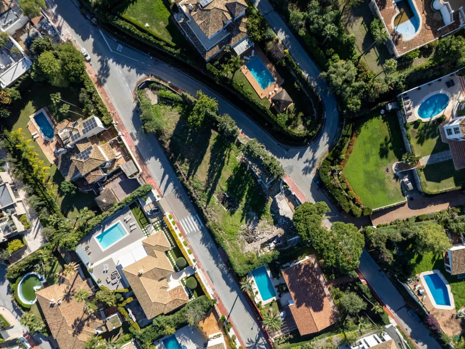 6 slaapkamer Villa te koop in Nueva Andalucia met zwembad garage - € 9.450.000 (Ref: 9738386)