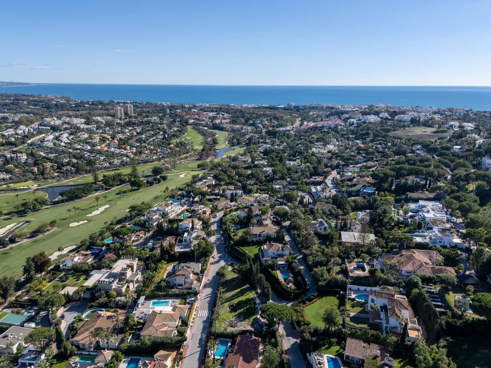 6 slaapkamer Villa te koop in Nueva Andalucia met zwembad garage - € 9.450.000 (Ref: 9738386)