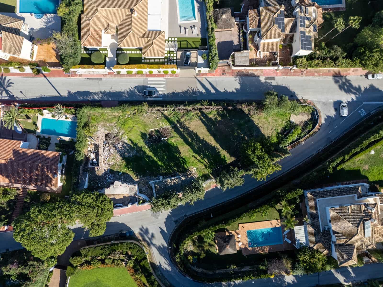 6 slaapkamer Villa te koop in Nueva Andalucia met zwembad garage - € 9.450.000 (Ref: 9738386)