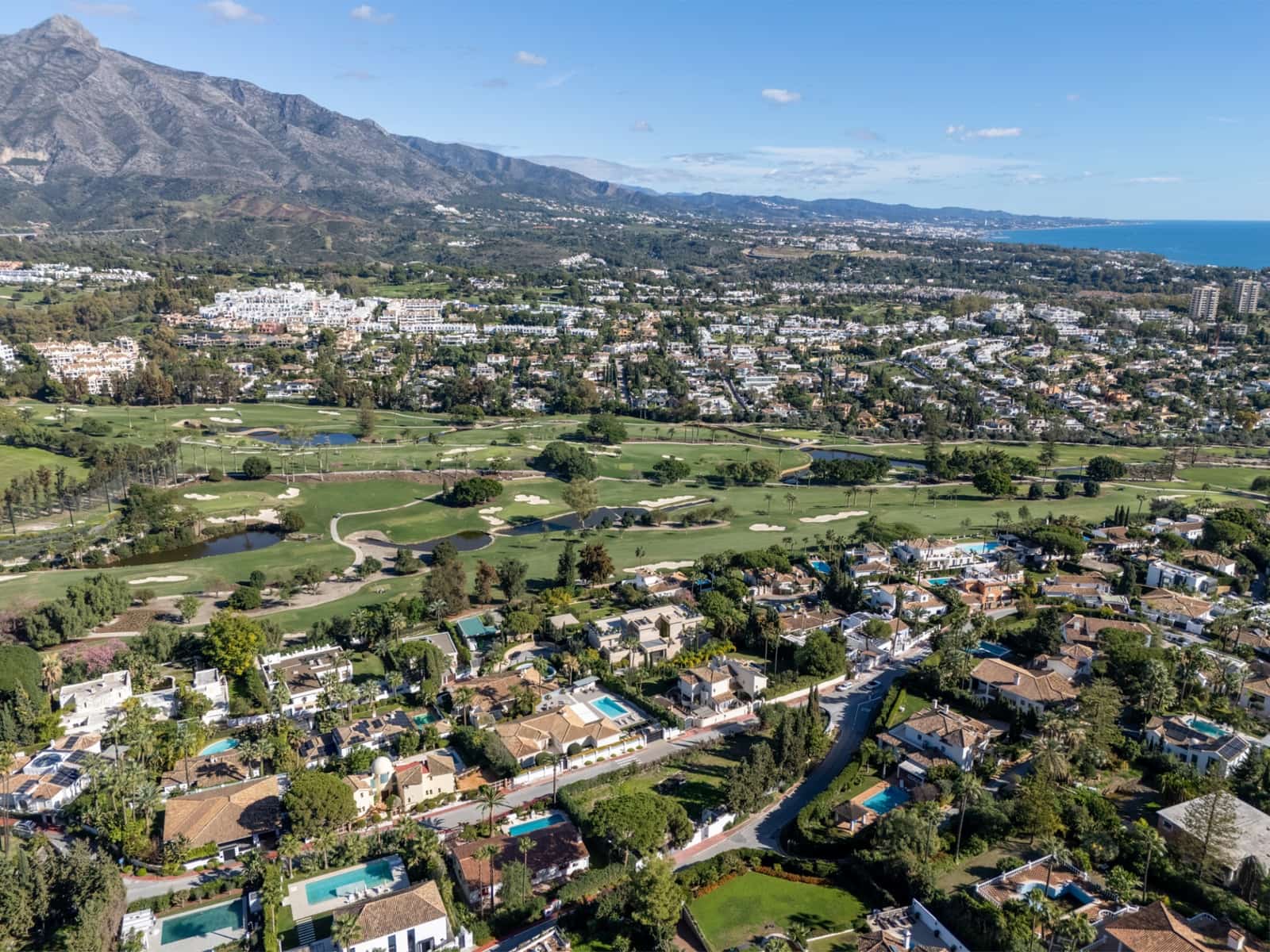 6 slaapkamer Villa te koop in Nueva Andalucia met zwembad garage - € 9.450.000 (Ref: 9738386)