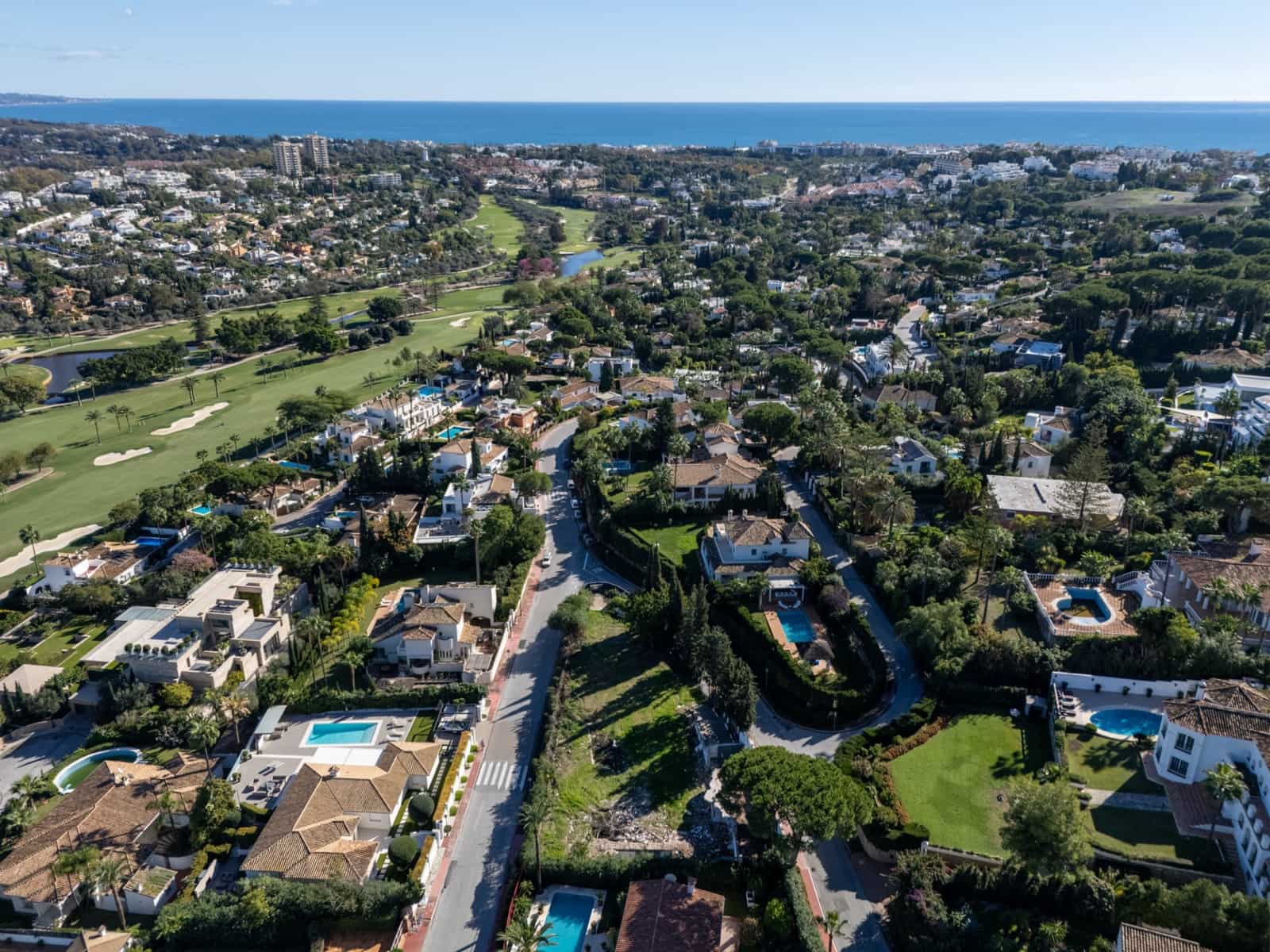 6 slaapkamer Villa te koop in Nueva Andalucia met zwembad garage - € 9.450.000 (Ref: 9738386)