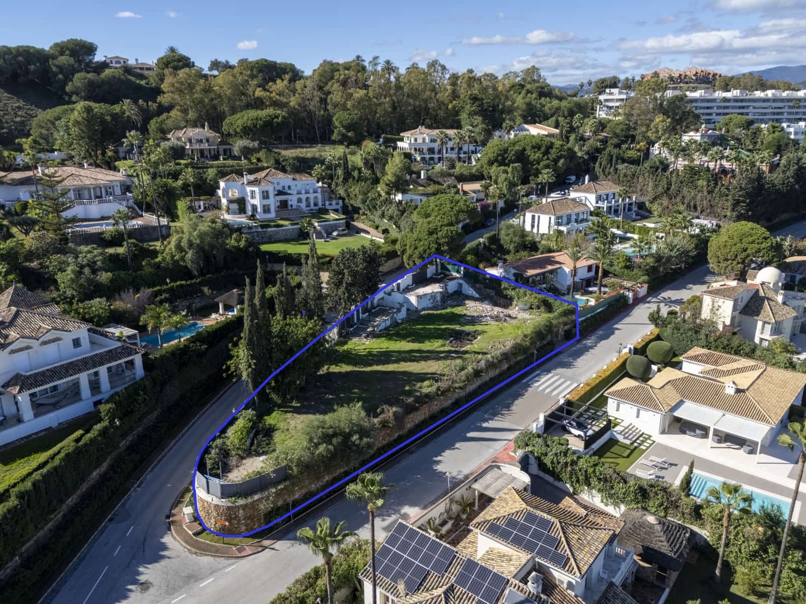 6 slaapkamer Villa te koop in Nueva Andalucia met zwembad garage - € 9.450.000 (Ref: 9738386)