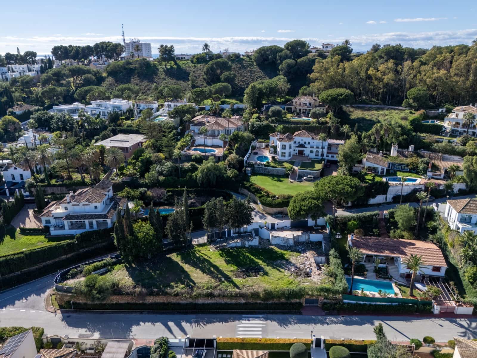 6 bedroom Villa for sale in Nueva Andalucia with pool garage - € 9,450,000 (Ref: 9738386)