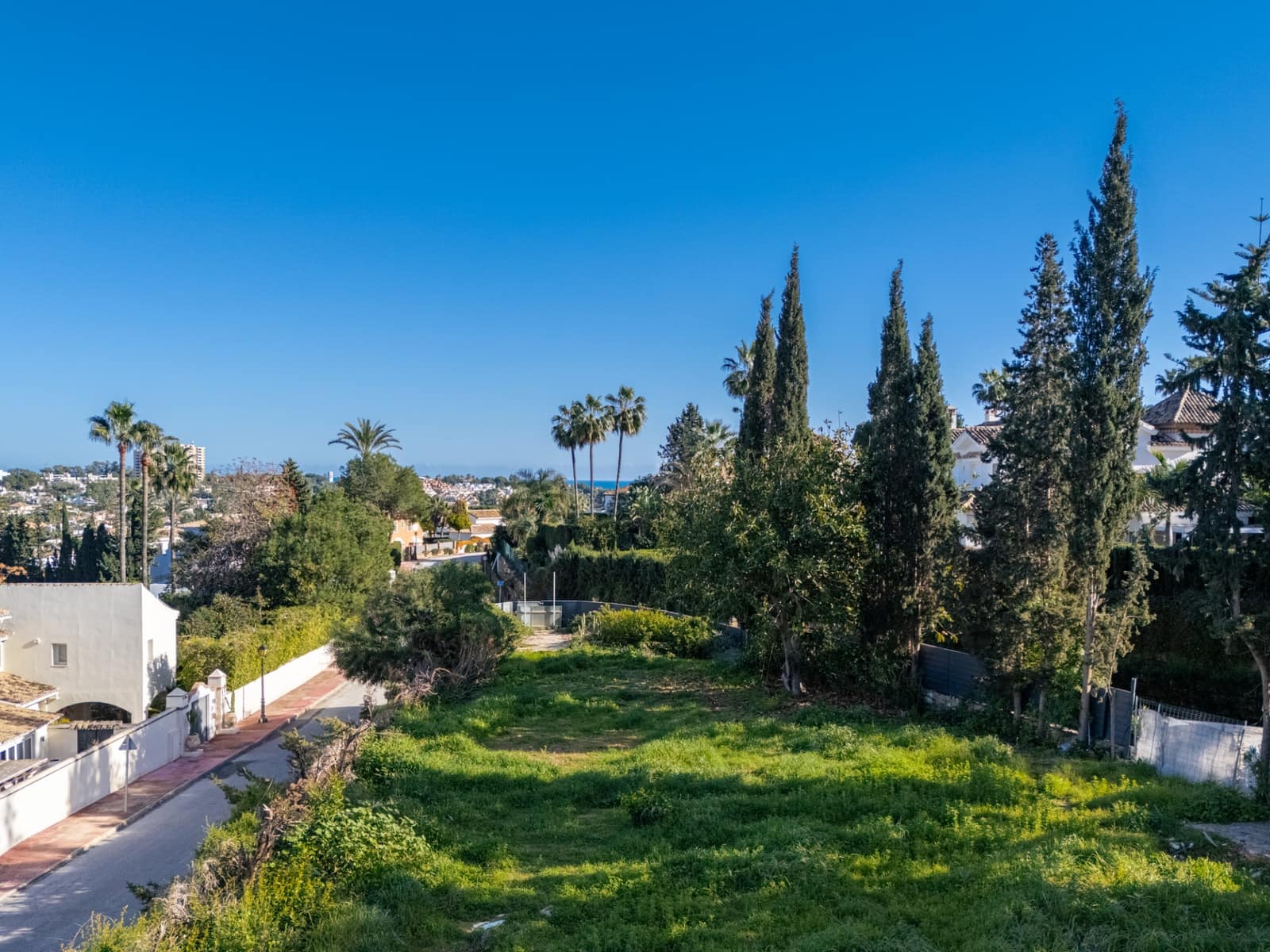 6 bedroom Villa for sale in Nueva Andalucia with pool garage - € 9,450,000 (Ref: 9738386)