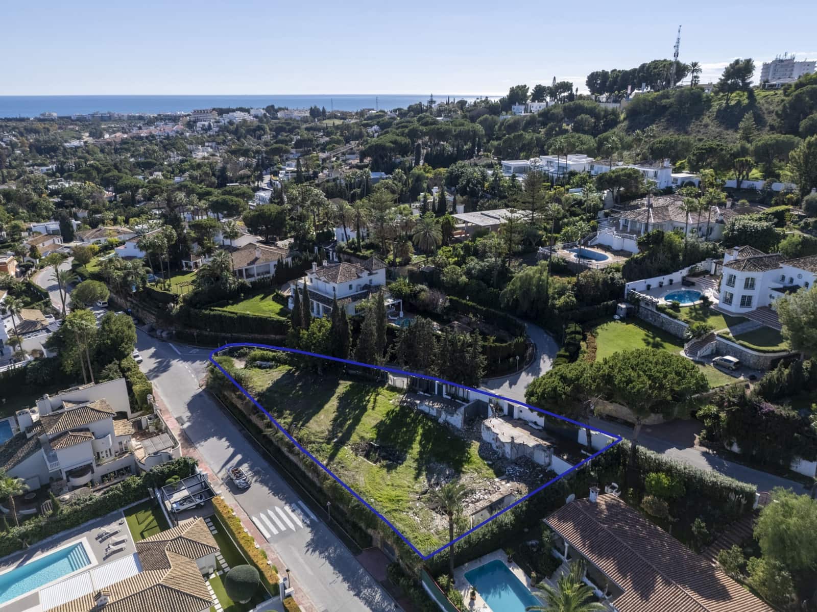 6 bedroom Villa for sale in Nueva Andalucia with pool garage - € 9,450,000 (Ref: 9738386)
