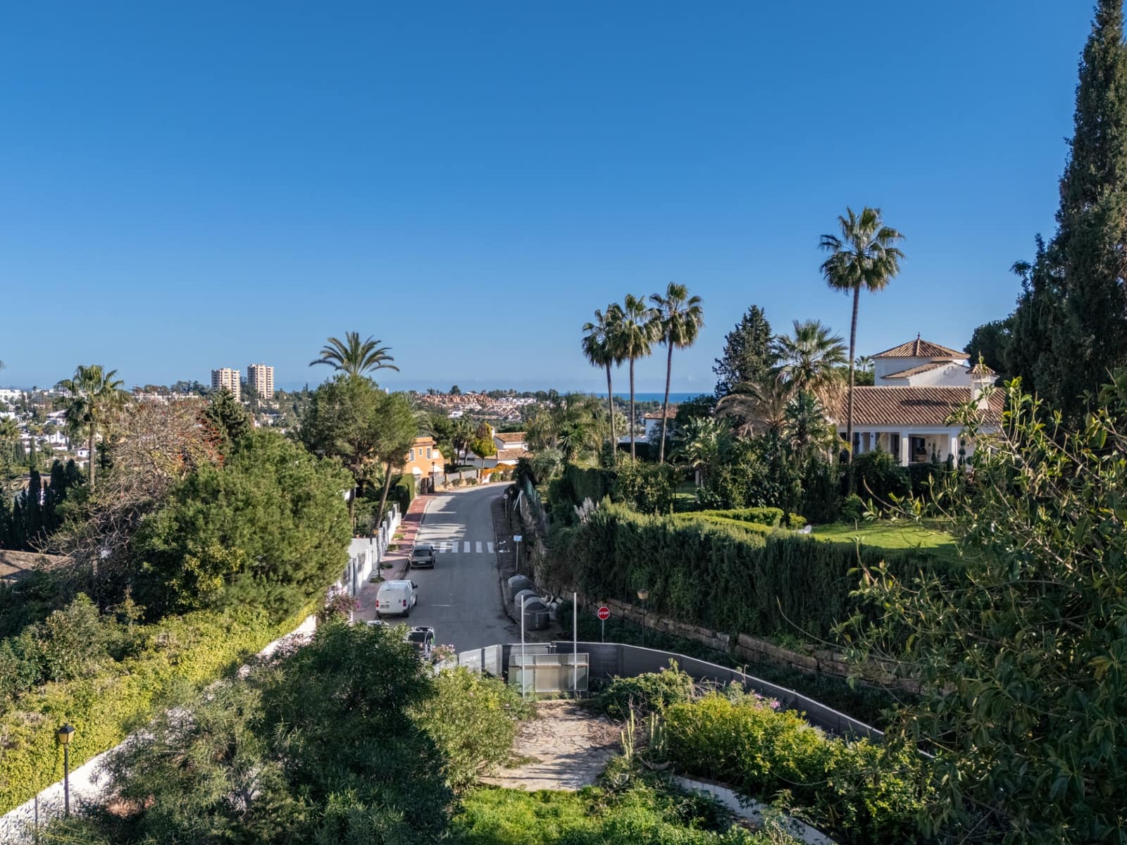 6 bedroom Villa for sale in Nueva Andalucia with pool garage - € 9,450,000 (Ref: 9738386)
